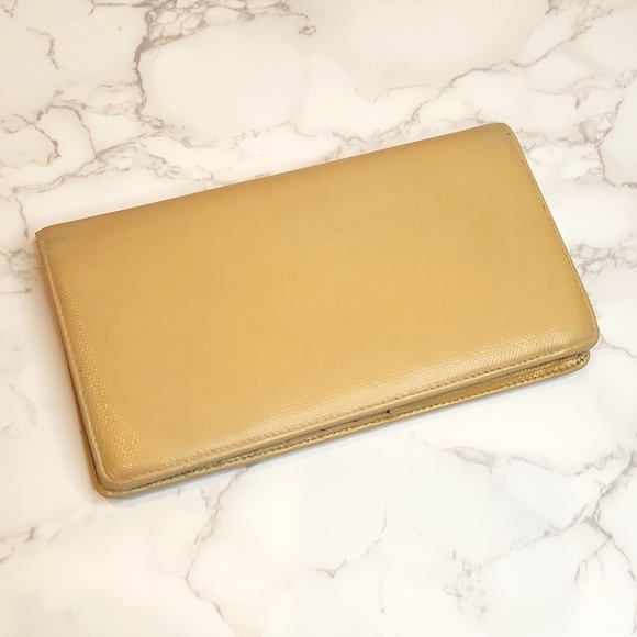 CHANEL Vintage Tan Long Wallet - Picture 3 of 16
